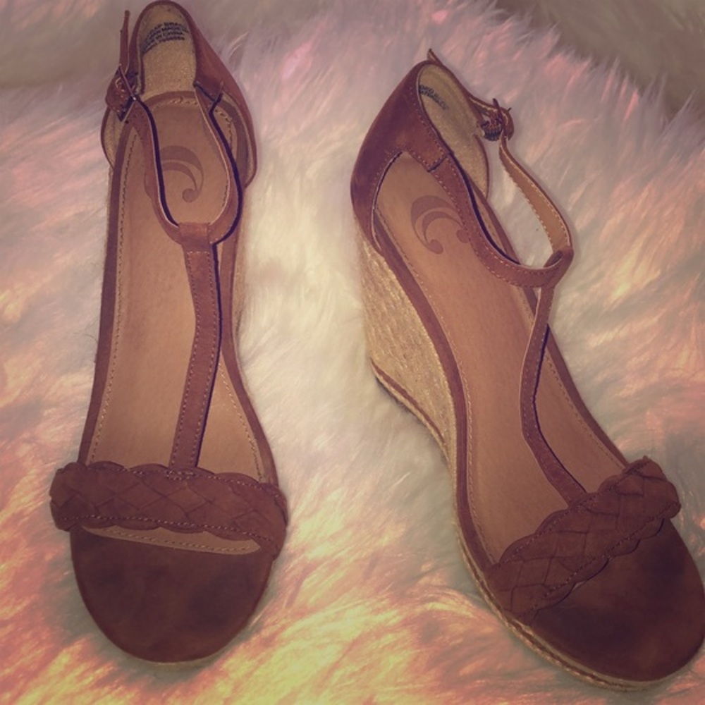 Braided t strap wedges